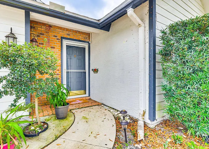 Swim, Golf & Relax: Lovely Home In Lake Mary