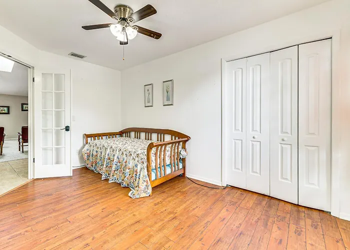 Swim, Golf & Relax: Lovely Home In Lake Mary